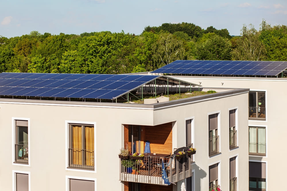 Posso instalar energia solar em apartamentos